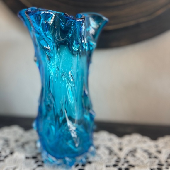 Stunning vintage Vibrant Blue Glass Vase